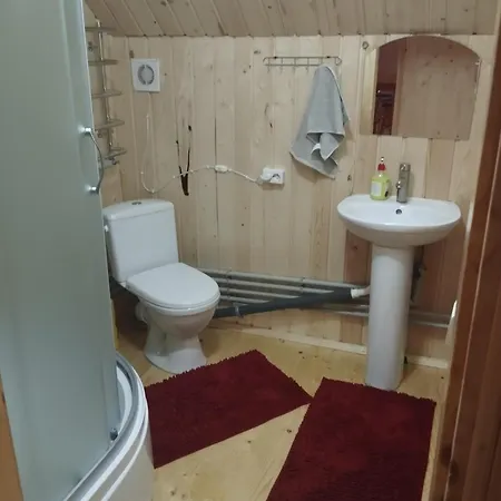 на долоні 2 Daire *